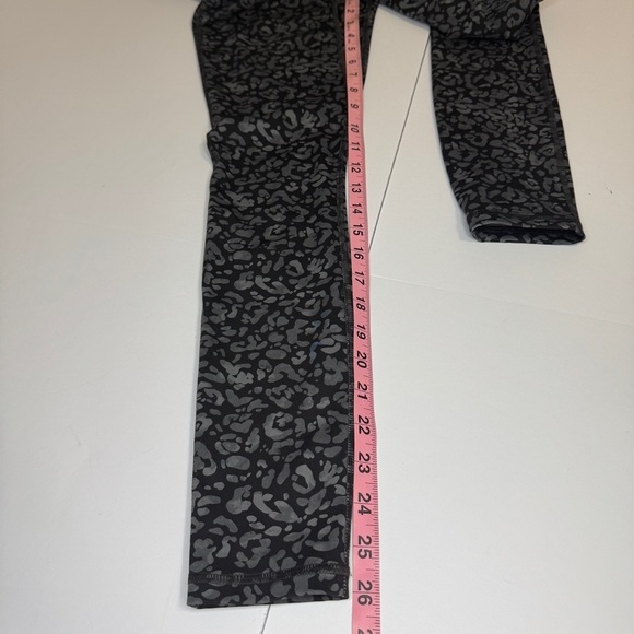 Fabletics Motion365+ Leggings Tonal Black Water Print | Size Small - Picture 10 of 11
